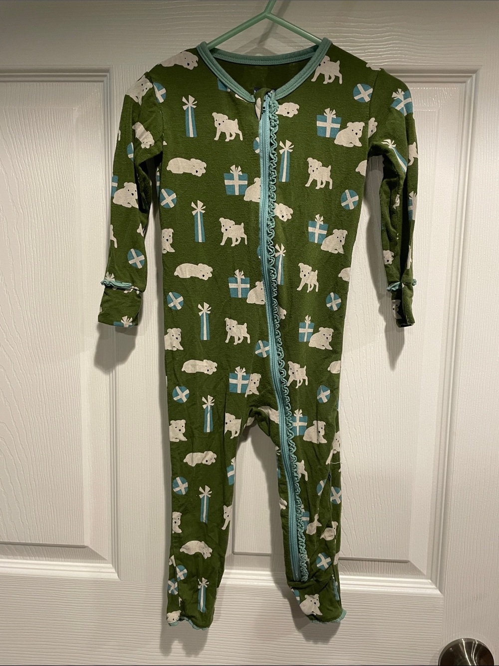 12-18month KicKee One-Piece Footed Pajamas with Puppy & Gift Print